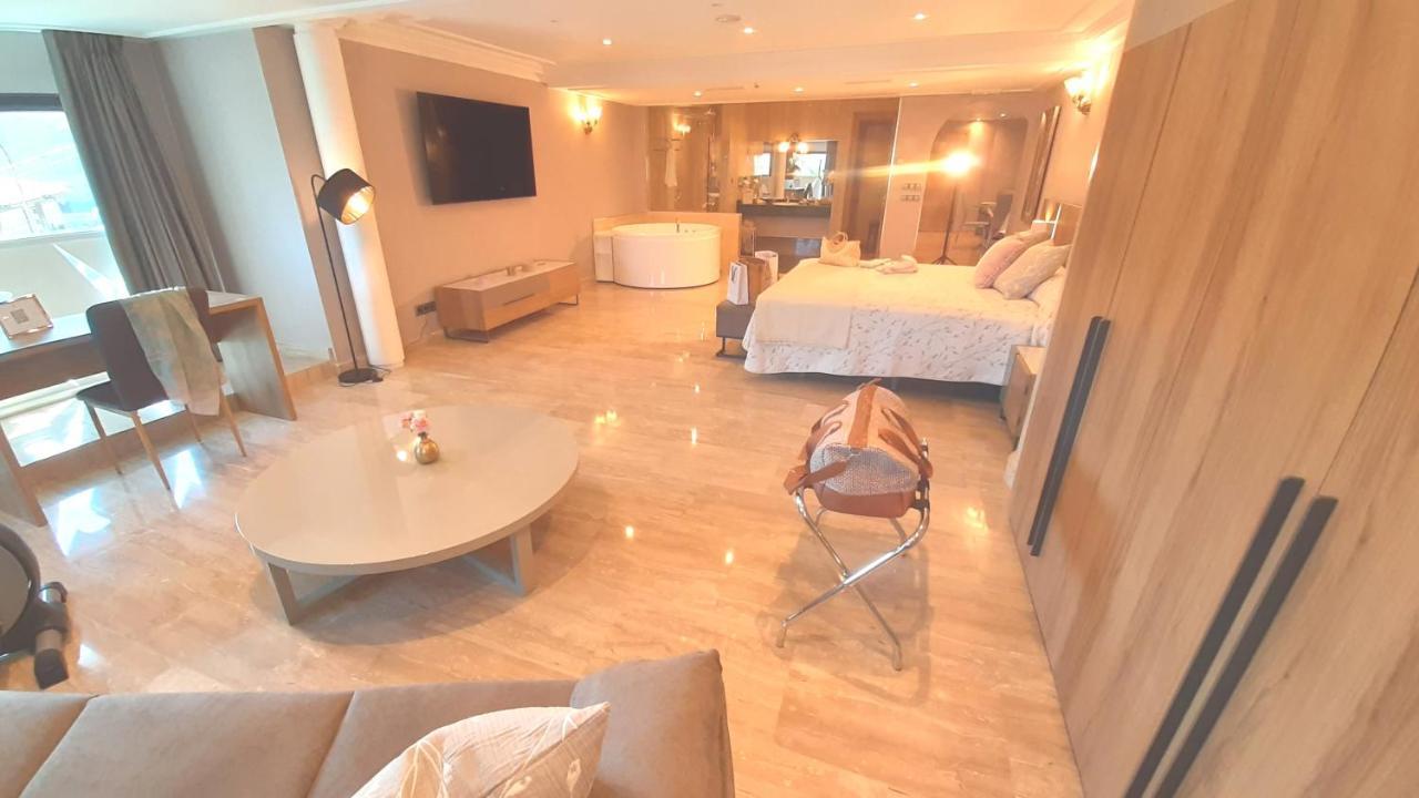 Hotel Nueva Plaza Малианьо Экстерьер фото